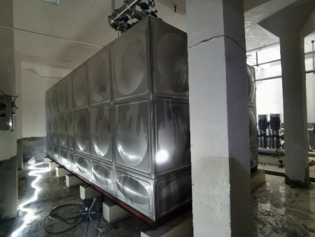 聊城不銹鋼矩形水箱供應商,軟水水箱供應
