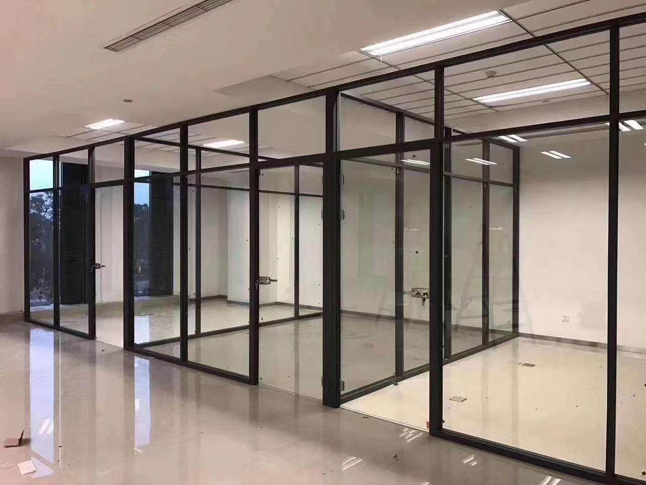 溫州辦公室玻璃隔斷背景墻加工